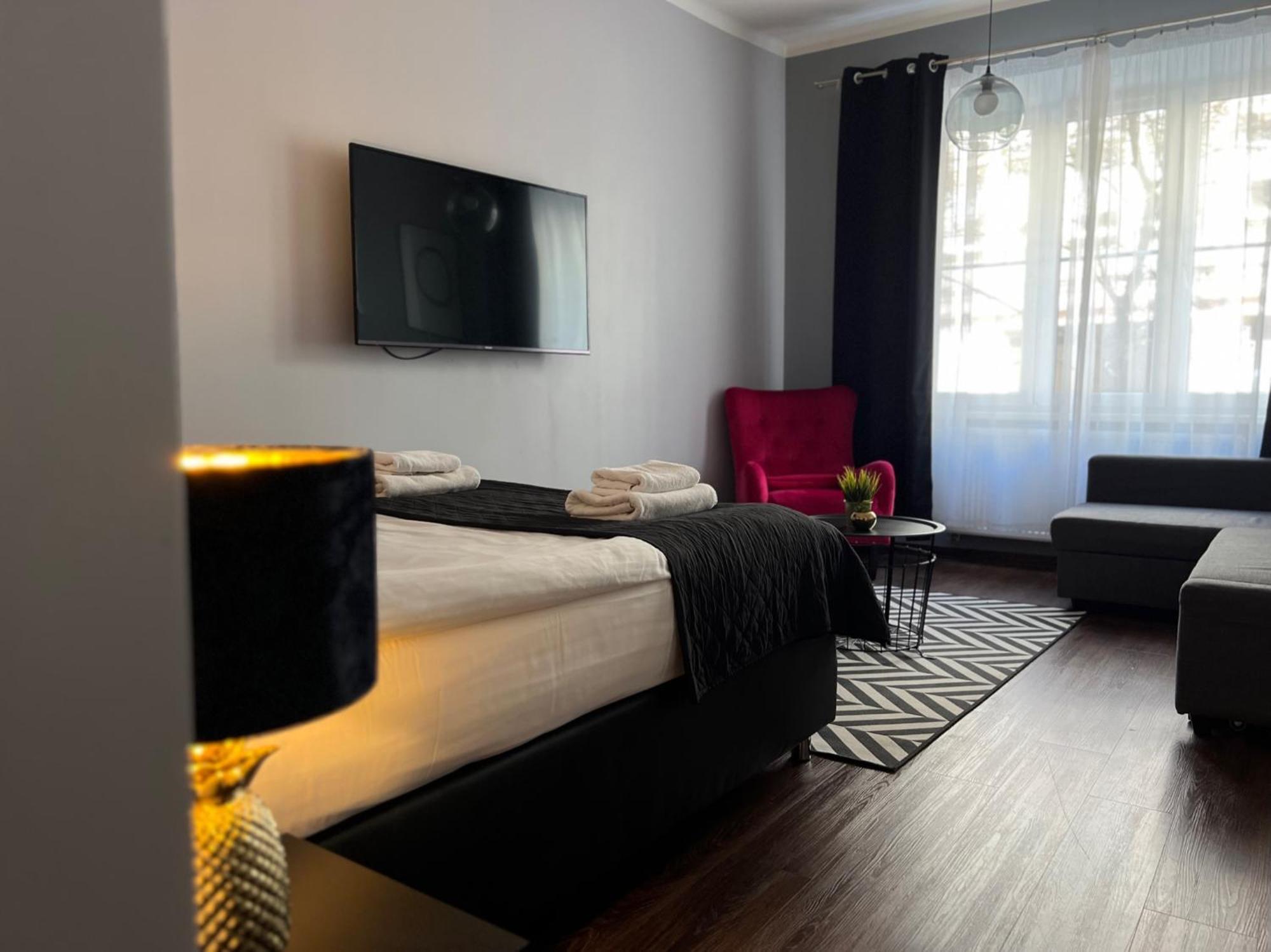Leo Old Town Апартаменти