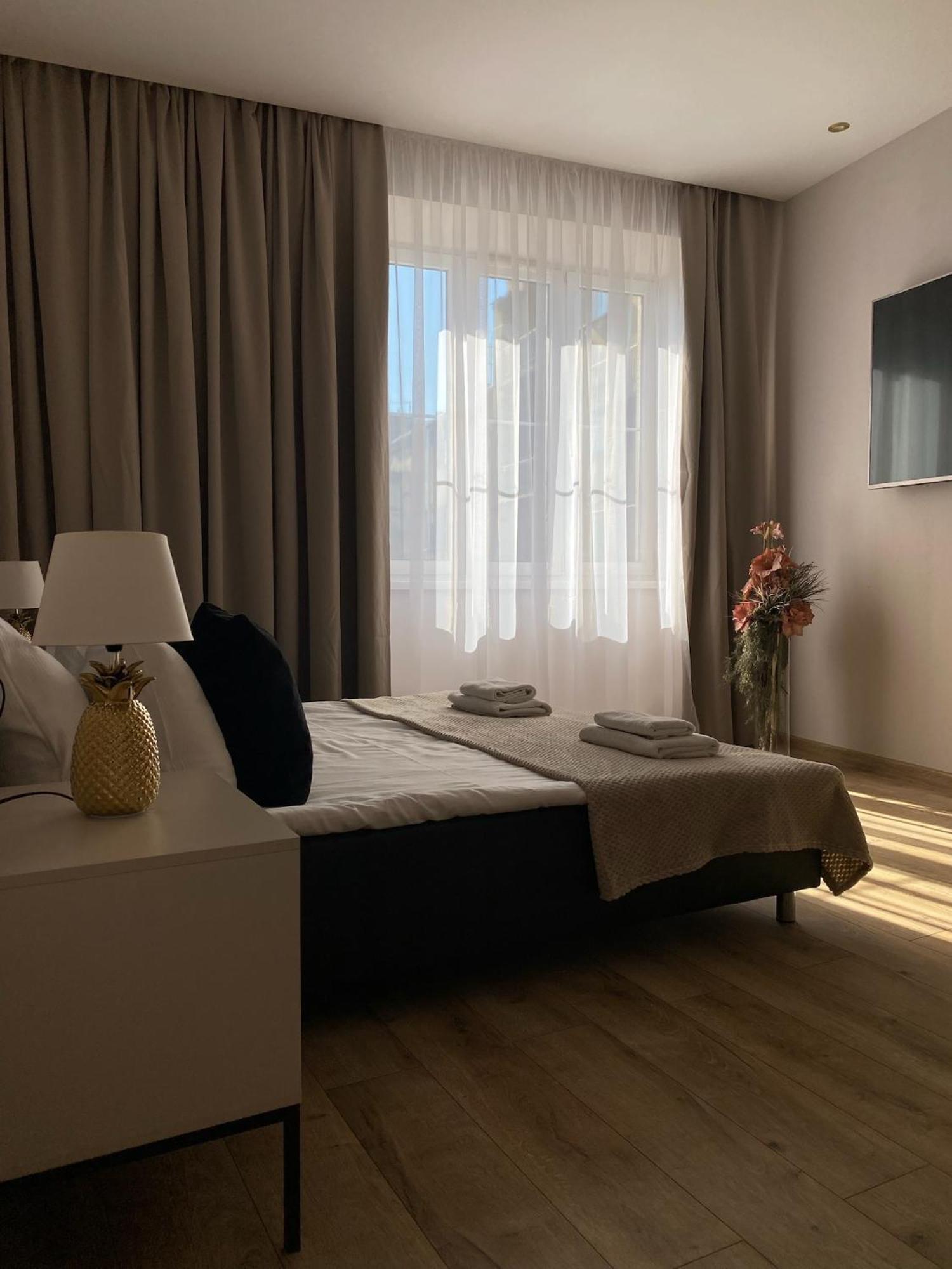Leo Old Town Апартаменти